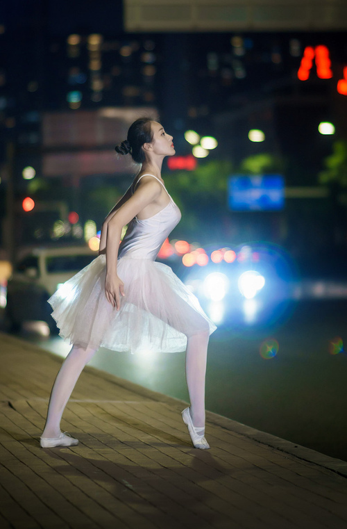 张雨霏泳姿教学片获教练点赞，张雨霏游泳比赛时间